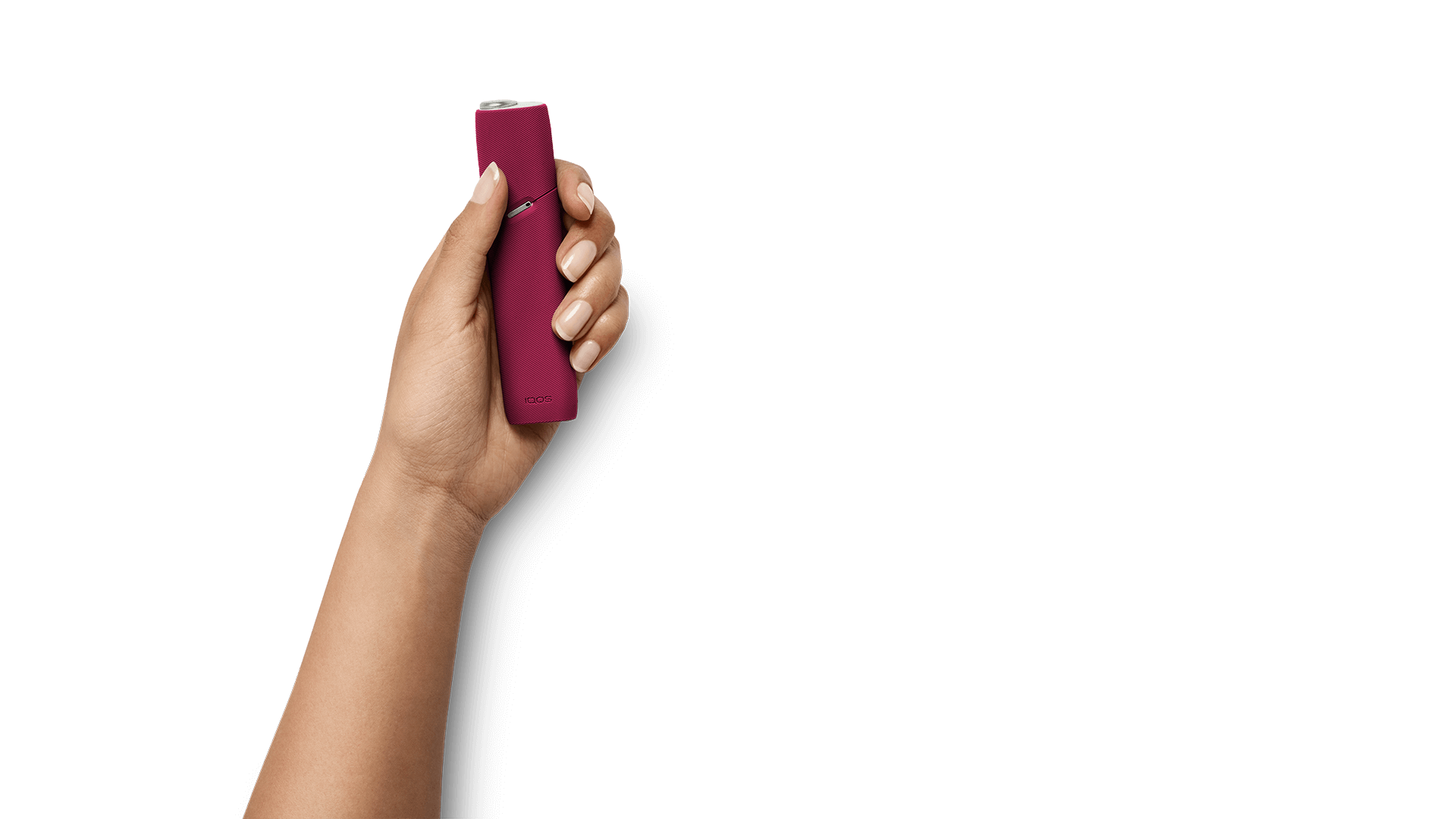 Mano de mujer con IQOS 3 MULTI y carcasa de silicona fucsia