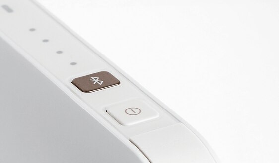 Detalle de cargador IQOS 2.4 PLUS blanco