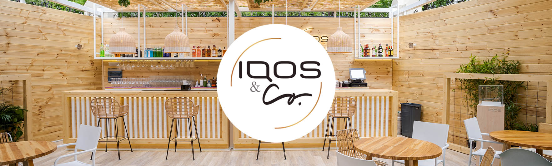 Terraza IQOS and CO con logotipo