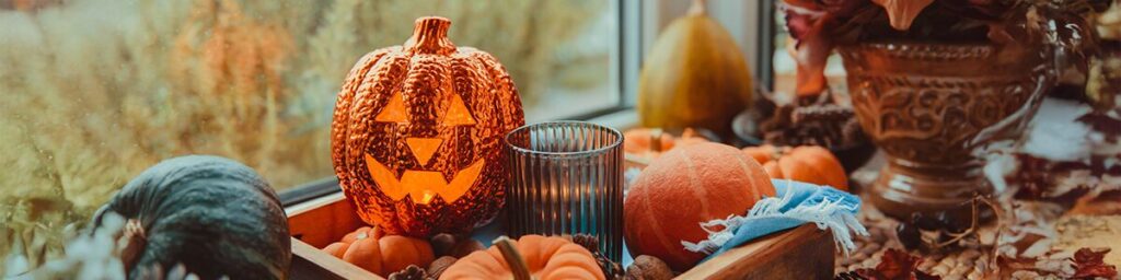 Calabazas de Halloween en una mesa