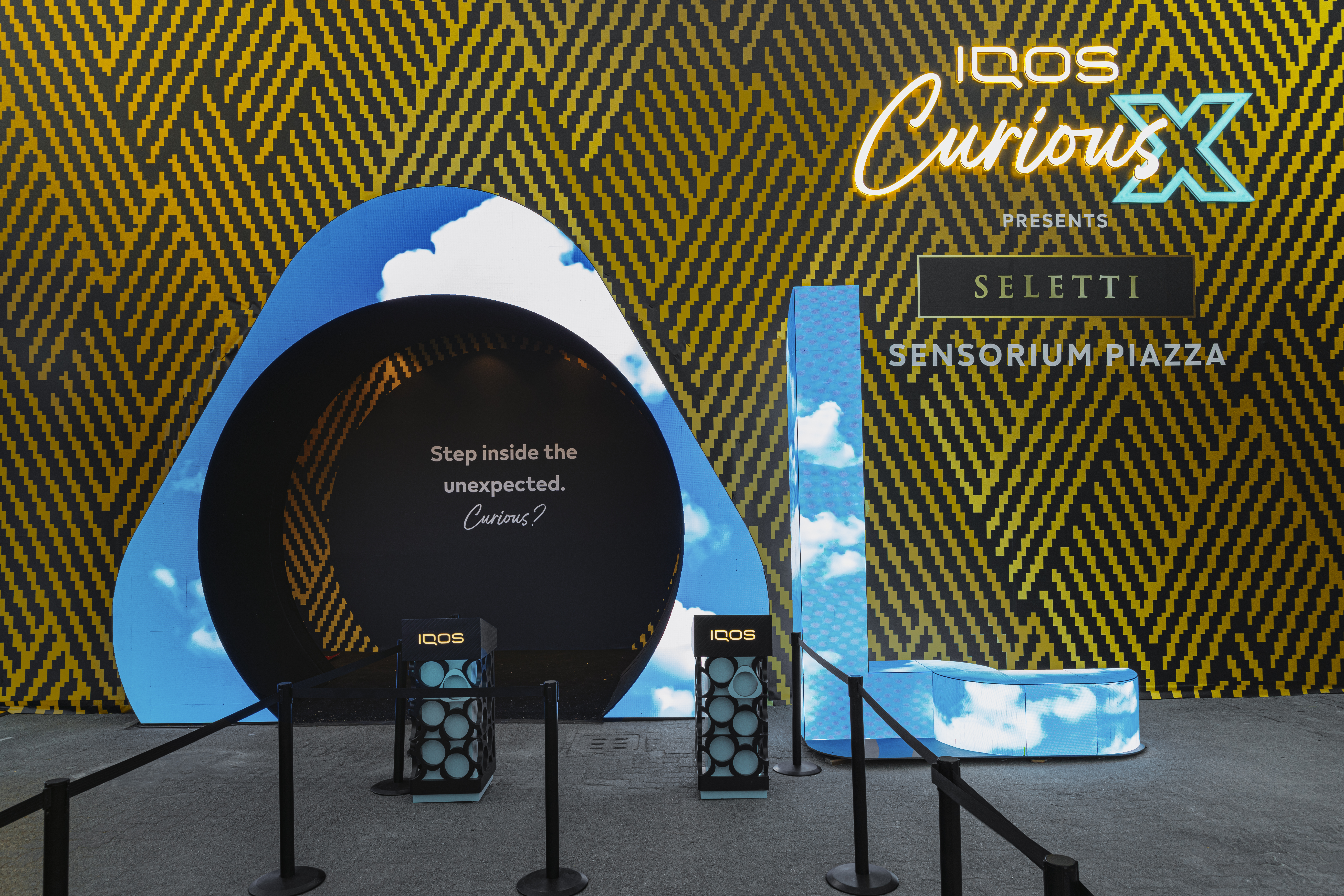 Entrada sensorium piazza IQOS x Seletti