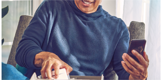 A men holding an mobile 
